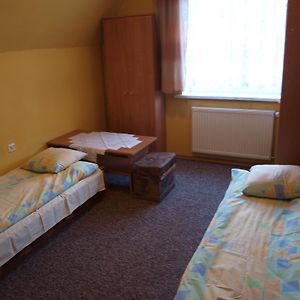 Pokój z dwoma pojedynczymi łóżkami